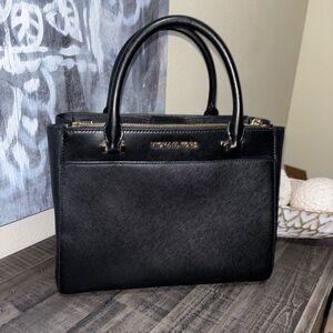 Michael Kors Gibson Leather Satchel
⭐️🌟 Open to Offers 🌟⭐️